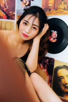 娄晓娥露出双乳让局长揉